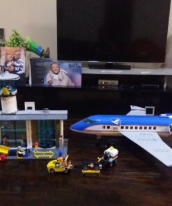 LEGO City Airport 60104 Airport Passenger Terminal Building Kit (694 Piece) 31 71XfHde8oJL