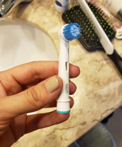Oral-B Sensitive Gum Care Electric Toothbrush Replacement Brush Heads Refill, 3 Count Sensitive Gum Care Refills (3) 27 71Y2ntmUL