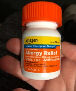 Amazon Basic Care 24 Hour Allergy Relief, Levocetirizine Dihydrochloride Tablets, 5 mg, Antihistamine, Relieves Sneezing, Runny Nose, Itchy Nose or Throat and Itchy, Watery Eyes, 80 Count 43 71Y3RHDxOJL