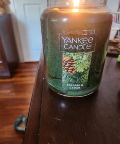 Yankee Candle Balsam & Cedar Scented, Classic 22oz Large Jar Single Wick Candle, Over 110 Hours of Burn Time | Holiday Gifts for All Classic Large Jar 33 71Y6HDun1wL