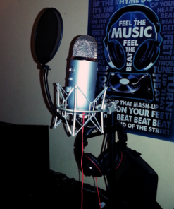 Logitech for Creators Blue Yeti USB Microphone for Gaming, Streaming, Podcasting, Twitch, YouTube, Discord, Recording for PC and Mac, 4 Polar Patterns, Studio Quality Sound, Plug & Play-Silver 35 71YcEoxoM0L