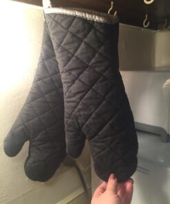 Nouvelle Legende Flame Retardant Kitchen and BBQ Heavy Duty Burn Protection Quilted Mitt, 17 Inches, Black, 2-Pack 13 71YtwBlKBUL