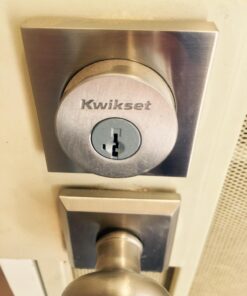 Kwikset Halifax Deadbolt Lock, Satin Nickel Square Exterior Keyed Front Entry Door, Pick Resistant SmartKey Rekey Security, Single Cylinder Dead Bolt, with Microban Protection 26 71Z51UY1IVL