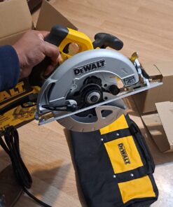 DEWALT Circular Saw, 15 Amp, 57 Degree Bevel, Electric Brake, Corded (DWE575SB) Circular Saw Only 41 71ZWReQvEML