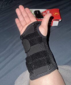 Mueller Sports Medicine Green Fitted Wrist Brace for Men and Women, Support and Compression for Carpal Tunnel Syndrome, Tendinitis, and Arthritis, Black Right Small/Medium (Pack of 1) 32 71a4 nfO3KL