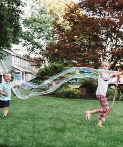 The Original Giant Bubble Wand Makes The World's Longest Bubbles, Over 36 feet Long, Includes 2.7 Gallons of Giant Bubble Solution, Non-Toxic Certified 39 71aJIAZsopL