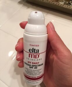 EltaMD UV Daily Face Sunscreen with Zinc Oxide, SPF 40 Facial Sunscreen, Helps Hydrate Skin and Decrease Wrinkles, Lightweight Face Moisturizer Sunscreen, Absorbs into Skin Quickly, 1.7 Oz Pump 44 71b myEk7L