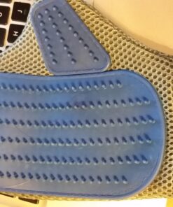 Mr. Peanut's Grooming Glove Brush and Deshedding Aid - Pet Hair Remover Mitt - for Long and Short Hair Grooming of Dogs, Horses, Bunnies and Some Agreeable Cats 51 71ctcXUilDL