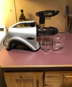 Omega NC800HDS Cold Press Juicer Machine, Vegetable and Fruit Juice Extractor and Nutrition System, Dual-Stage Slow Masticating Juicer, 150 W, Silver 38 71d467cPb9L