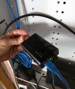 TP-LINK 802.3af Gigabit PoE Injector | Convert Non-PoE to PoE Adapter | Auto Detects the Required Power, up to 15.4W | Plug & Play | Distance Up to 100 meters (328 ft.) | Black (TL-PoE150S) 31 71dSUs6XI0L