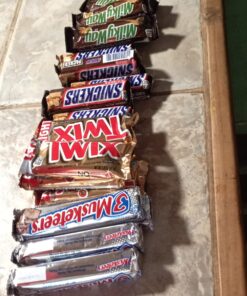Mars SNICKERS, TWIX, 3 MUSKETEERS & MILKY WAY Full Size Christmas Candy Chocolate Bar Variety Box, 18 ct Bulk Candy 18 Count (Pack of 1) 37 71dZK1odG7L