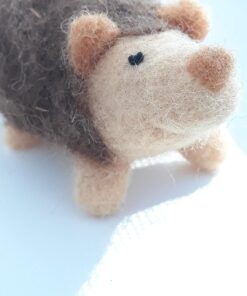 DIMENSIONS 72-73803 Hedgehog Felt Animals Needle Felting Kit, 3.5'' x 2'' 3.5'' x 2'' 27 71dqZXEWXIL