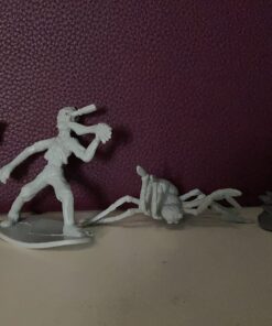 Monster Mini Action Figure Playset- 100 Horror Toy Miniatures w 13 Unique Sculpts - Dracula, Frankenstein, Giant Spiders and More- XL 1/32nd Scale Halloween Character Accessories 24 71fOZp25UJL