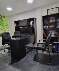 Amazon Basics Classic Faux Leather Office Desk Guest Chair with Metal Frame, Black, 27.4D x 23.6W x 35.8H in 31 71fmghs1EL