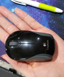 Logitech Wireless Mini Mouse M187 Ultra Portable, 2.4 GHz with USB Receiver, 1000 DPI Optical Tracking, 3-Buttons, PC / Mac / Laptop - Black 39 71i84zoGZjL