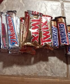Mars SNICKERS, TWIX, 3 MUSKETEERS & MILKY WAY Full Size Christmas Candy Chocolate Bar Variety Box, 18 ct Bulk Candy 18 Count (Pack of 1) 38 71iAf8I6UFL