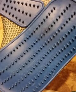 Mr. Peanut's Grooming Glove Brush and Deshedding Aid - Pet Hair Remover Mitt - for Long and Short Hair Grooming of Dogs, Horses, Bunnies and Some Agreeable Cats 52 71ijx1yCT5L