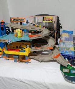 Matchbox Cars Playset, 4-Level Toy Garage & Tow Truck in 1:64 Scale, Kid-Powered Elevator, Car Repair Station & Spiral Ramp 38 71im5hxPlpL