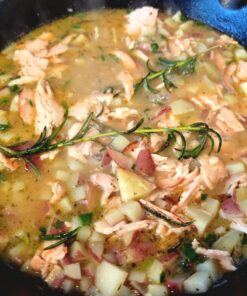 Lodge 10.25 Inch Cast Iron Pre-Seasoned Skillet – Signature Teardrop Handle - Use in the Oven, on the Stove, on the Grill, or Over a Campfire, Black 101 71ixyNigglL