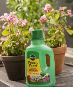 Miracle-Gro Pour & Feed Plant Food, Fertilizer Instantly Feeds Live Plants, For Outdoor & Indoor Plants in Containers, 32 oz. 16 71j5rS0cYL