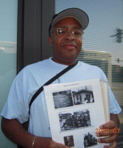 PYLE-PRO Portable PA Speaker Voice Amplifier - Built-in Rechargeable Battery w/ Headset Microphone Hands-free Waist-Band Strap & Aux 3.5mm Jack for External Audio Stream Devices - Pyle PWMA50B , Black 30 71jDrcfrslL