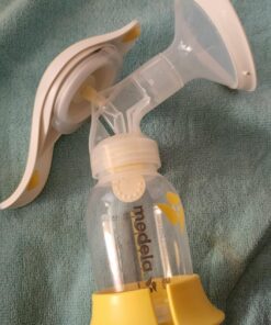 Medela Manual breast pump with Flex Shields Harmony Single Hand for More Comfort and Expressing More Milk 45 71jajMcHETL