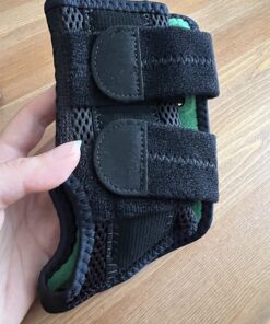 Mueller Sports Medicine Green Fitted Wrist Brace for Men and Women, Support and Compression for Carpal Tunnel Syndrome, Tendinitis, and Arthritis, Black Right Small/Medium (Pack of 1) 35 71jhKd1qJ1L
