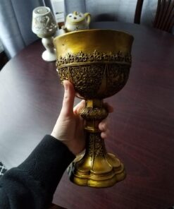 Design Toscano Golden Chalice of King Arthur Medieval Décor Decorative Gothic Goblet Sculpture, 5 Inches Wide, 5 Inches Deep, 9 Inches High, Metallic Gold Finish 30 71ktV1OlsL