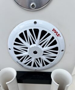 Pyle 6.5 Inch Dual Marine Speakers - 2 Way Waterproof and Weather Resistant Outdoor Audio Stereo Sound System with 200 Watt Power, Poly Carbon Cone and Butyl Rubber Surround - 1 Pair - PLMR62 (White) 27 71lrfy5CRUL