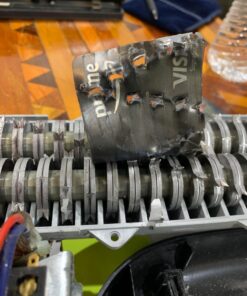 Amazon Basics 8 Sheet Cross Cut Paper and Credit Card Shredder with 4.1 Gallon Bin, Black 35 71mahuFAMtL