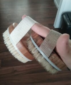 CSM Dry Body Brush for Beautiful Skin - Solid Wood Frame & Boar Hair Exfoliating Brush to Exfoliate & Soften Skin, Improve Circulation, Stop Ingrown Hairs, and Reduce The Appearance Cellulite 67 71me73YmLL