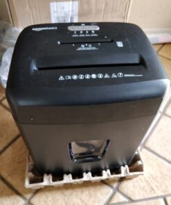 Amazon Basics 15 Sheet - New model Cross Cut Paper and Credit Card CD Shredder With 6 Gallon Bin, Black 63 71mgAkN1WL