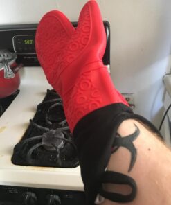 HOMWE Extra Long Professional Silicone Oven Mitt, Oven Mitts with Quilted Liner, Heat Resistant Pot Holders, Flexible Oven Gloves, Red, 1 Pair, 14.7 Inch 52 71myw7tzqML