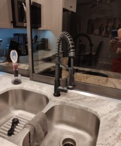 VIGO VG02001MB 19" H Edison Single-Handle with Pull-Down Sprayer Kitchen Faucet in Matte Black 32 71neXsNaW3L