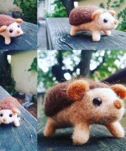 DIMENSIONS 72-73803 Hedgehog Felt Animals Needle Felting Kit, 3.5'' x 2'' 3.5'' x 2'' 39 71oOWe eDL