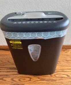 Amazon Basics 8 Sheet Cross Cut Paper and Credit Card Shredder with 4.1 Gallon Bin, Black 39 71oibEEtV9L