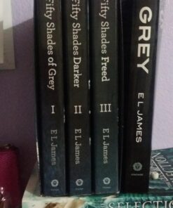 Fifty Shades Trilogy (Fifty Shades of Grey / Fifty Shades Darker / Fifty Shades Freed) 52 71oo6WvoaVL
