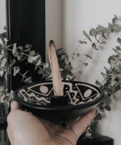 Luna Sundara Authentic Peru Pottery Palo Santo Stick Holder and Incense Holder Includes 5 Palo Santo Sticks Handmade Ceramic Smudge Bowl Sage Holder Palo Santo Holder (Black and White) Black and White 44 71oygt6EdsL