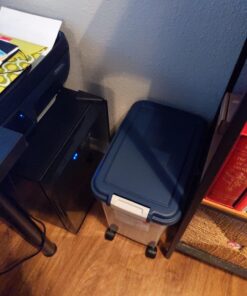 IRIS USA 33qt/25lbs Airtight Pet Food Container With Casters, Navy 25 lbs Blue 59 71qZYOZYkeL