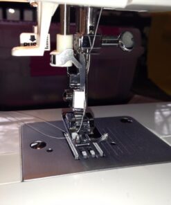 SINGER | Tradition 2277 Sewing Machine with 97 Stitch Applications, & Easy-To-Use-Free-Arm - Perfect for Beginners - Sewing Made Easy 23 stitches 23 71r6H8KavL