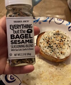 Trader Joe's Everything but the Bagel Sesame Seasoning Blend 2.3 oz, Pack of 1 Garlic 2.3 Ounce (Pack of 1) 21 71rdtaZ7JmL