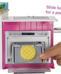 Barbie Kitchen Playset with Doll, Lights & Sounds, Food Molds, 5 Dough Colors and 20+ Accessories Standard 17 71sLv5S1UL