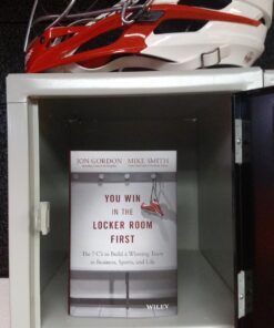 You Win in the Locker Room First: The 7 C's to Build a Winning Team in Business, Sports, and Life (Jon Gordon) 19 71sqgbWHv4L