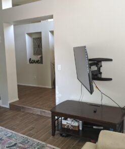 Mount Factory Heavy-Duty Full Motion TV Wall Mount - Articulating Swivel Bracket Fits Flat Screen Televisions from 42" to 70" (VESA 400 x 600 Compatible) - Tilt Swing Out Arm with 10' HDMI Cable 65 71tHlyf8stL