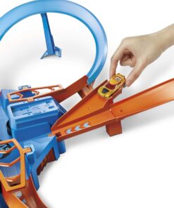 Hot Wheels Track Set with 1:64 Scale Toy Car, 4 Intersections for Crashing, Powered by a Motorized Booster, Criss-Cross Crash Track (Amazon Exclusive) 18 71tazduOwjL