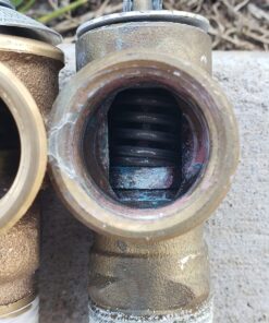 Camco Automatic Temperature and Pressure Relief Valve with Extension Probe and Lever | Features an All Brass Body with a Stainless Steel Pressure Spring | (10473) 17 71tdlqAjZoL