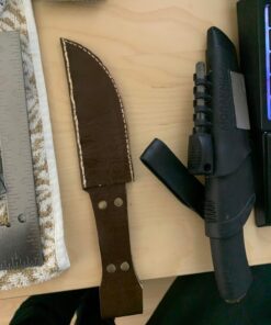 Morakniv Carbon Steel Fixed-Blade Bushcraft Survival Knife with Sheath and Fire Starter, Black, 4.3 Inch 20 71ti yPJqqL