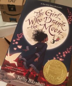The Girl Who Drank the Moon (Winner of the 2017 Newbery Medal) Hardcover 22 71tm8LtFoJL