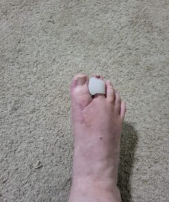 ZenToes Gel Toe Separators for Overlapping Toes, Bunions, Big Toe Alignment, Corrector and Spacer - 4 Pack (White) White 34 71twqFhlnCL