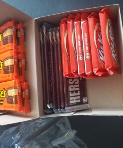 HERSHEY'S, KIT KAT and REESE'S Assorted Milk Chocolate, Christmas Candy Variety Box, 27.3 oz (18 Count) 29 71uGga6UNwL